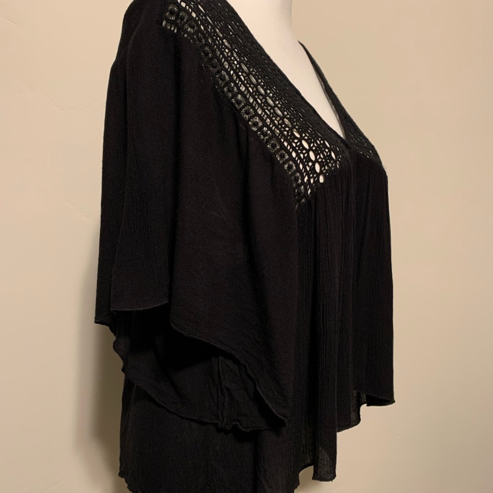 Cute top size Large - Picture 2 of 5